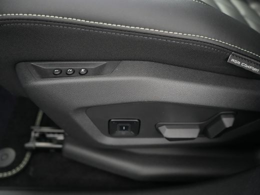 Peugeot e-3008 GT Exclusive | Elektrische parkeerrem | Extra getinte achterste zijruiten en achterruit ActivLease financial lease