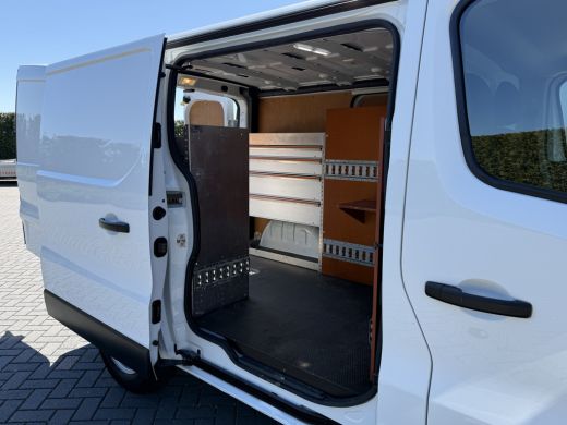 Renault Trafic 2.0 dCi 146 PK / AUTOMAAT / L1H1 / 1e EIG. / 2x SCHUIFDEUR / INRICHTING / CAMERA / 3-ZITS ActivLease financial lease
