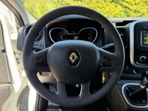 Renault Trafic 2.0 dCi 146 PK / AUTOMAAT / L1H1 / 1e EIG. / 2x SCHUIFDEUR / INRICHTING / CAMERA / 3-ZITS ActivLease financial lease