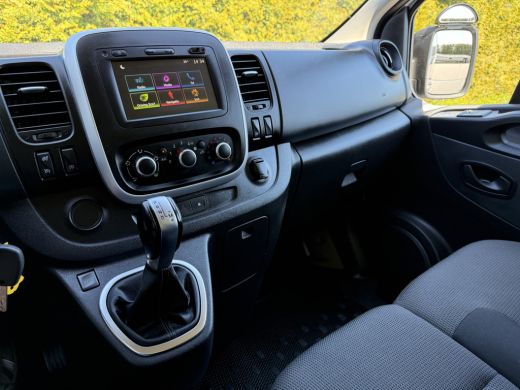 Renault Trafic 2.0 dCi 146 PK / AUTOMAAT / L1H1 / 1e EIG. / 2x SCHUIFDEUR / INRICHTING / CAMERA / 3-ZITS ActivLease financial lease