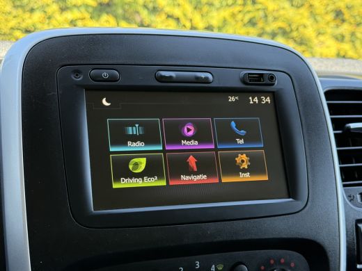 Renault Trafic 2.0 dCi 146 PK / AUTOMAAT / L1H1 / 1e EIG. / 2x SCHUIFDEUR / INRICHTING / CAMERA / 3-ZITS ActivLease financial lease
