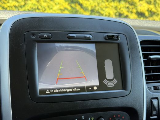 Renault Trafic 2.0 dCi 146 PK / AUTOMAAT / L1H1 / 1e EIG. / 2x SCHUIFDEUR / INRICHTING / CAMERA / 3-ZITS ActivLease financial lease
