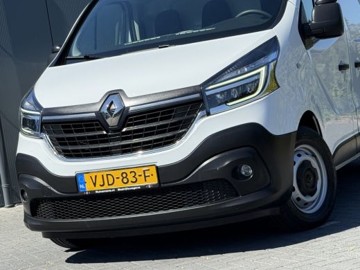 Renault Trafic 2.0 dCi 146 PK / AUTOMAAT / L1H1 / 1e EIG. / 2x SCHUIFDEUR / INRICHTING / CAMERA / 3-ZITS ActivLease financial lease