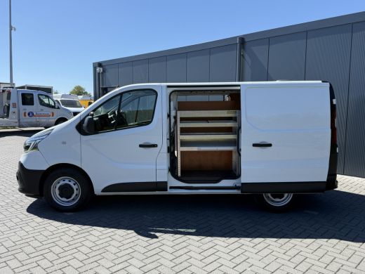 Renault Trafic 2.0 dCi 146 PK / AUTOMAAT / L1H1 / 1e EIG. / 2x SCHUIFDEUR / INRICHTING / CAMERA / 3-ZITS ActivLease financial lease