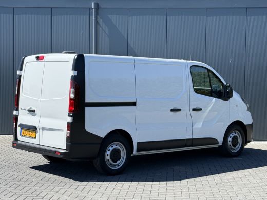 Renault Trafic 2.0 dCi 146 PK / AUTOMAAT / L1H1 / 1e EIG. / 2x SCHUIFDEUR / INRICHTING / CAMERA / 3-ZITS ActivLease financial lease