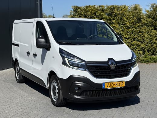 Renault Trafic 2.0 dCi 146 PK / AUTOMAAT / L1H1 / 1e EIG. / 2x SCHUIFDEUR / INRICHTING / CAMERA / 3-ZITS ActivLease financial lease