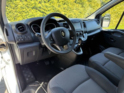 Renault Trafic 2.0 dCi 146 PK / AUTOMAAT / L1H1 / 1e EIG. / 2x SCHUIFDEUR / INRICHTING / CAMERA / 3-ZITS ActivLease financial lease