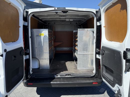 Renault Trafic 2.0 dCi 146 PK / AUTOMAAT / L1H1 / 1e EIG. / 2x SCHUIFDEUR / INRICHTING / CAMERA / 3-ZITS ActivLease financial lease