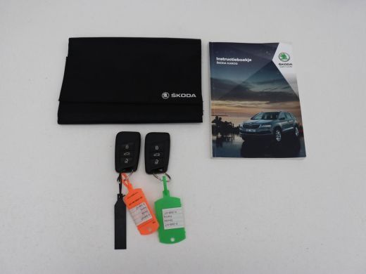 Skoda Karoq 1.5 TSI Business Edition | Panoramadak | Stoelverwarming | Carplay | Navigatie | Parkeerhulp | Cl... ActivLease financial lease