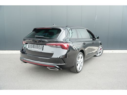 Skoda Octavia Combi 1.4 TSI iV 245pk RS | Adaptive Cruise | Head-Up | Stoelen Elektrisch | Keyless | Stuur & St... ActivLease financial lease