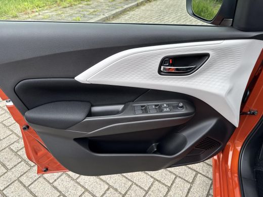Suzuki Swift 1.2 Comfort Smart Hybrid 50 jaar Oostendorp Jubileum editie | Met extra accessoires |Prijs is inc... ActivLease financial lease