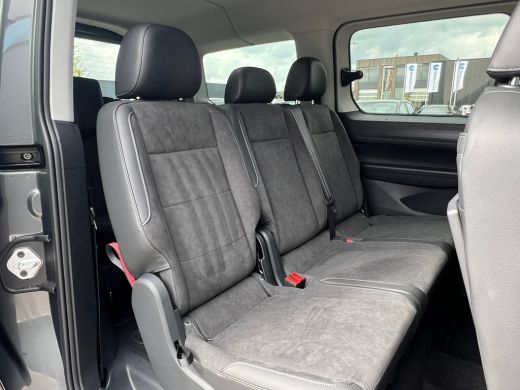 Volkswagen Caddy Limited Edition 1.5 e-Hybrid | 7 Persoons | 4-Seizoenen Banden | Navigatie | App Connect ActivLease financial lease