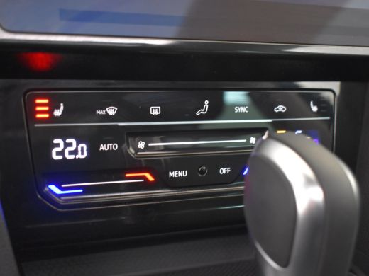 Volkswagen Passat Variant GTE Business 218pk | Panorama dak | Dodehoekdetectie | Achteruitrijcamera  | Navigatie | ... ActivLease financial lease