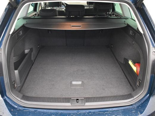 Volkswagen Passat Variant GTE Business 218pk | Panorama dak | Dodehoekdetectie | Achteruitrijcamera  | Navigatie | ... ActivLease financial lease