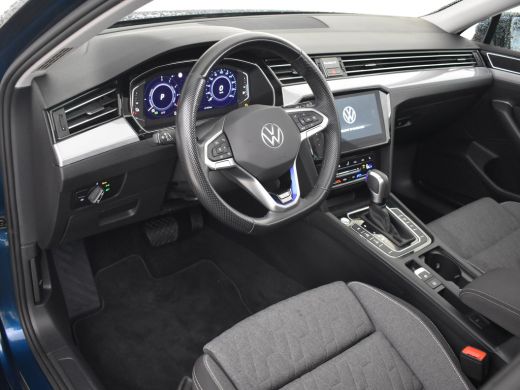 Volkswagen Passat Variant GTE Business 218pk | Panorama dak | Dodehoekdetectie | Achteruitrijcamera  | Navigatie | ... ActivLease financial lease