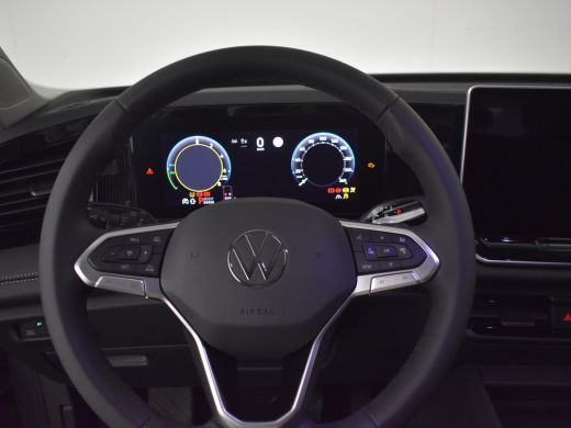 Volkswagen Tiguan Life Edition - eHybrid Inclusief &euro;2000,- inruilvoordeel | Trekhaak | 'App-Connect' draadloze smar... ActivLease financial lease