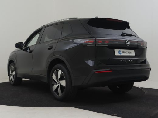 Volkswagen Tiguan Life Edition - eHybrid Inclusief &euro;2000,- inruilvoordeel | Trekhaak | 'App-Connect' draadloze smar... ActivLease financial lease