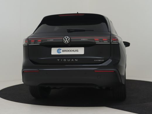 Volkswagen Tiguan Life Edition - eHybrid Inclusief &euro;2000,- inruilvoordeel | Trekhaak | 'App-Connect' draadloze smar... ActivLease financial lease