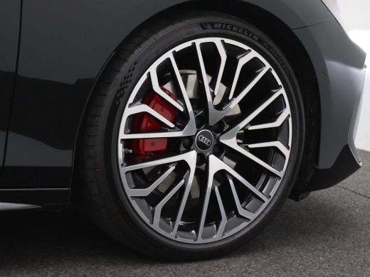 Audi A6 Avant 2.0 e-hybrid quattro S edition Competition 367PK Tech Pro, trekhaak, elek. stoelen, head-up... ActivLease financial lease
