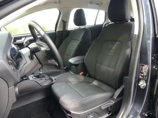 Ford Focus 1.0 EcoBoost Hybrid Active Business | TREKHAAK | CAMERA | PARKEERSENSOREN V+A | APPLE CARPLAY / A... ActivLease financial lease