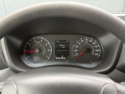 Opel Movano 2.3 Turbo 150 PK / L2H2 / 1e EIG. / TREKHAAK / 3-ZITS / AIRCO / CRUISE / INRICHTING / LED / 2500 ... ActivLease financial lease