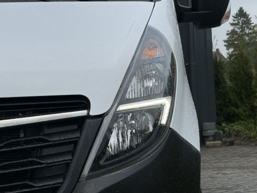 Opel Movano 2.3 Turbo 150 PK / L2H2 / 1e EIG. / TREKHAAK / 3-ZITS / AIRCO / CRUISE / INRICHTING / LED / 2500 ... ActivLease financial lease