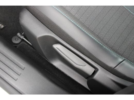 Peugeot 2008 1.2 PureTech Allure Pack | Navigatie | Camera | Trekhaak | NL auto | Apple carplay | Keyless | Bl... ActivLease financial lease