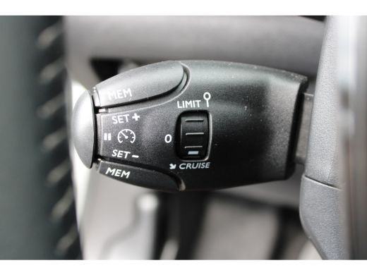 Peugeot 2008 1.2 PureTech Allure Pack | Navigatie | Camera | Trekhaak | NL auto | Apple carplay | Keyless | Bl... ActivLease financial lease