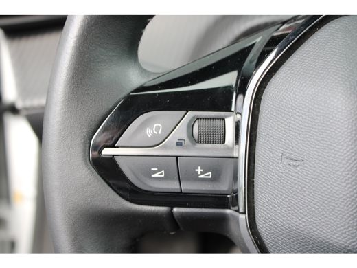 Peugeot 2008 1.2 PureTech Allure Pack | Navigatie | Camera | Trekhaak | NL auto | Apple carplay | Keyless | Bl... ActivLease financial lease
