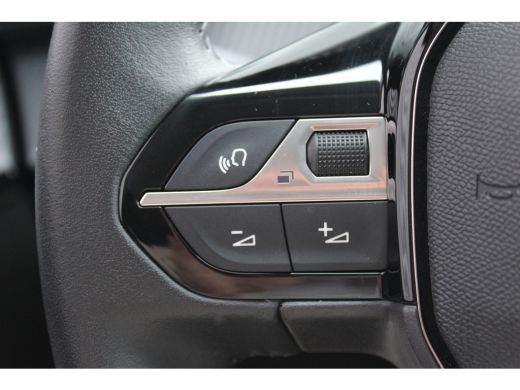 Peugeot 208 1.2 PURETECH 100PK ALLURE / NAVI / LEDER / CLIMA / PDC / 16" LMV / CAMERA / WINTERPAKKET / CRUISE... ActivLease financial lease