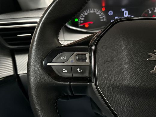 Peugeot 208 1.2 PureTech Deluxe (APPLE CARPLAY, GROOT NAVI, CRUISE, SPORTSTOELEN, LANE ASSIST, LEDER STUURWIE... ActivLease financial lease