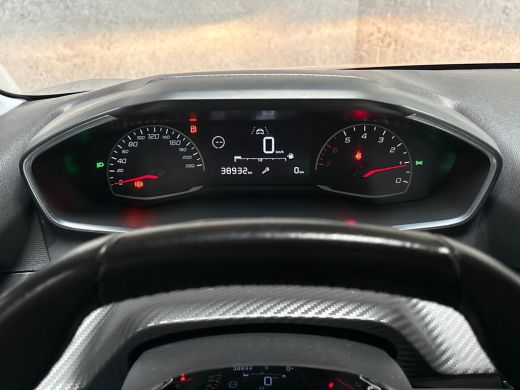 Peugeot 208 1.2 PureTech Deluxe (APPLE CARPLAY, GROOT NAVI, CRUISE, SPORTSTOELEN, LANE ASSIST, LEDER STUURWIE... ActivLease financial lease