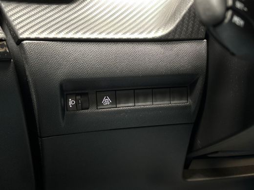 Peugeot 208 1.2 PureTech Deluxe (APPLE CARPLAY, GROOT NAVI, CRUISE, SPORTSTOELEN, LANE ASSIST, LEDER STUURWIE... ActivLease financial lease