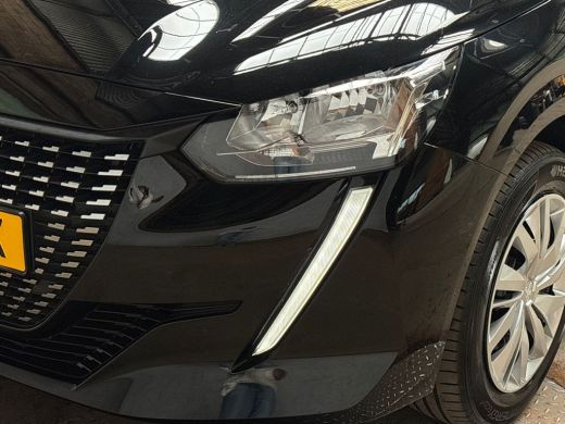 Peugeot 208 1.2 PureTech Deluxe (APPLE CARPLAY, GROOT NAVI, CRUISE, SPORTSTOELEN, LANE ASSIST, LEDER STUURWIE... ActivLease financial lease