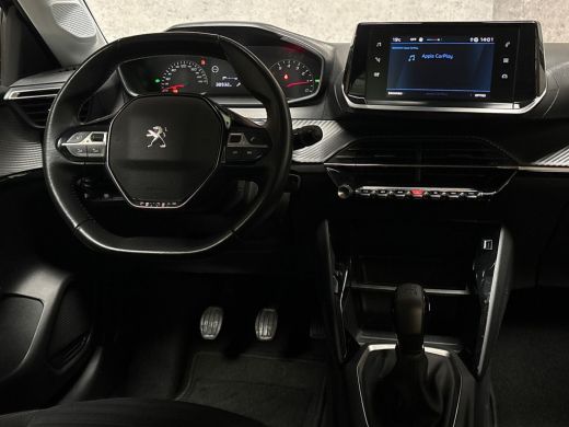 Peugeot 208 1.2 PureTech Deluxe (APPLE CARPLAY, GROOT NAVI, CRUISE, SPORTSTOELEN, LANE ASSIST, LEDER STUURWIE... ActivLease financial lease