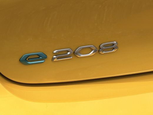 Peugeot e-208 EV Allure 50 kWh SOH 98,2% / Fabrieksgarantie / Warmtepomp / 3 Fase / Apple & Android / 1e Eigena... ActivLease financial lease