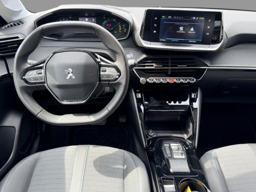 Peugeot e-208 EV Allure 50 kWh SOH 98,2% / Fabrieksgarantie / Warmtepomp / 3 Fase / Apple & Android / 1e Eigena... ActivLease financial lease