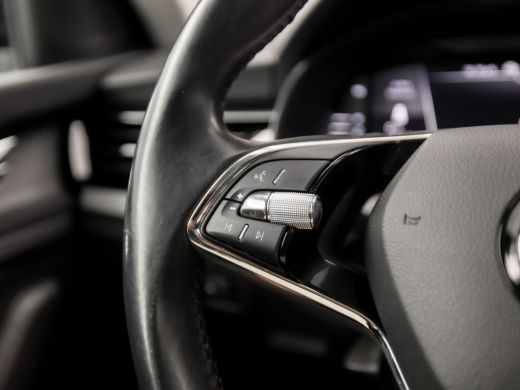 Skoda Kamiq 1.0 TSI Sport (VIRTUAL COCKPIT, APPLE CARPLAY, GROOT NAVI, PARKEERSENSOREN, SPORTSTOELEN, GETINT ... ActivLease financial lease