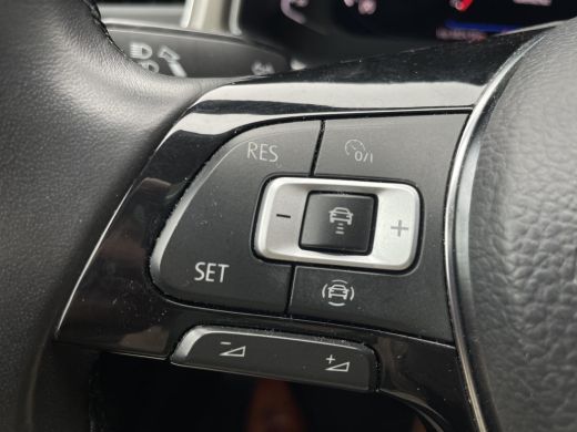 Volkswagen T-Roc 1.0 TSI Style Business | BTW ! ! | Panoramaschuif dak | Elk achterklep | Digital dashboard | ActivLease financial lease