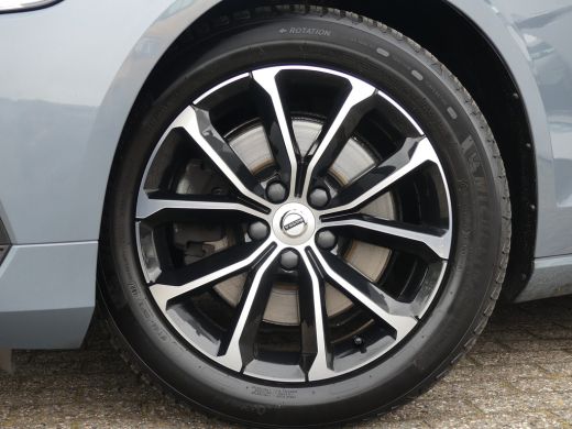 Volvo  V60 2.0 B3 Momentum Business | TREKHAAK | ADAPTIVE CRUISE | STUUR+STOELVERWARMING | CAMERA | PARKEERS... ActivLease financial lease