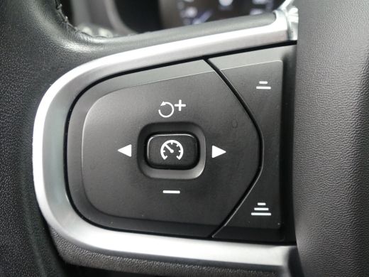 Volvo  V60 2.0 B3 Momentum Business | TREKHAAK | ADAPTIVE CRUISE | STUUR+STOELVERWARMING | CAMERA | PARKEERS... ActivLease financial lease