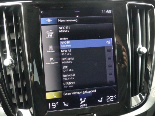 Volvo  V60 2.0 B3 Momentum Business | TREKHAAK | ADAPTIVE CRUISE | STUUR+STOELVERWARMING | CAMERA | PARKEERS... ActivLease financial lease