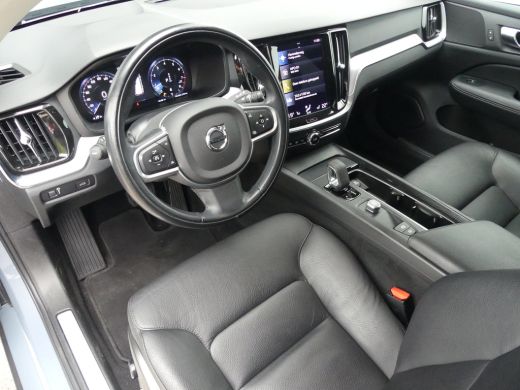 Volvo  V60 2.0 B3 Momentum Business | TREKHAAK | ADAPTIVE CRUISE | STUUR+STOELVERWARMING | CAMERA | PARKEERS... ActivLease financial lease