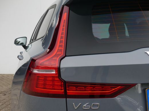 Volvo  V60 2.0 B3 Momentum Business | TREKHAAK | ADAPTIVE CRUISE | STUUR+STOELVERWARMING | CAMERA | PARKEERS... ActivLease financial lease