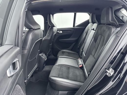 Volvo  XC40 Recharge P8 AWD R-Design | 19" Allseason | Trekhaak | Parkeercamera | Stoel/Stuur/Achterbankverwa... ActivLease financial lease