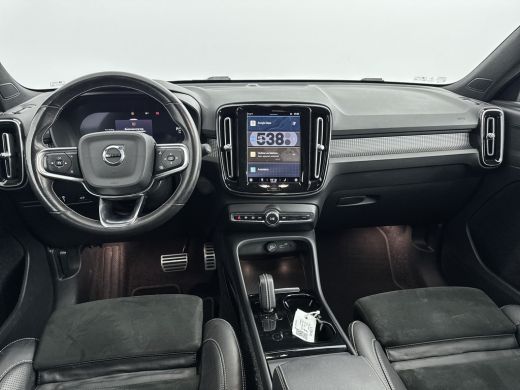 Volvo  XC40 Recharge P8 AWD R-Design | 19" Allseason | Trekhaak | Parkeercamera | Stoel/Stuur/Achterbankverwa... ActivLease financial lease
