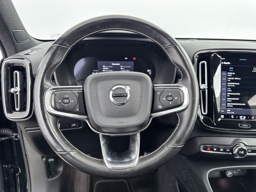 Volvo  XC40 Recharge P8 AWD R-Design | 19" Allseason | Trekhaak | Parkeercamera | Stoel/Stuur/Achterbankverwa... ActivLease financial lease