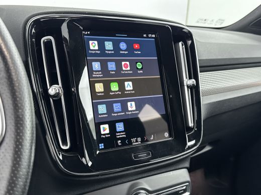 Volvo  XC40 Recharge P8 AWD R-Design | 19" Allseason | Trekhaak | Parkeercamera | Stoel/Stuur/Achterbankverwa... ActivLease financial lease