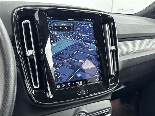 Volvo  XC40 Recharge P8 AWD R-Design | 19" Allseason | Trekhaak | Parkeercamera | Stoel/Stuur/Achterbankverwa... ActivLease financial lease