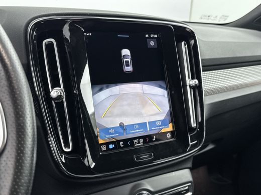 Volvo  XC40 Recharge P8 AWD R-Design | 19" Allseason | Trekhaak | Parkeercamera | Stoel/Stuur/Achterbankverwa... ActivLease financial lease